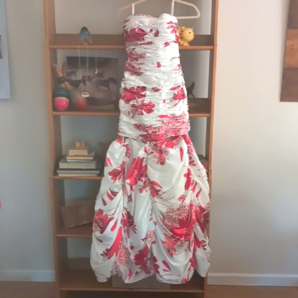 Elegant Red and White Strapless Gown